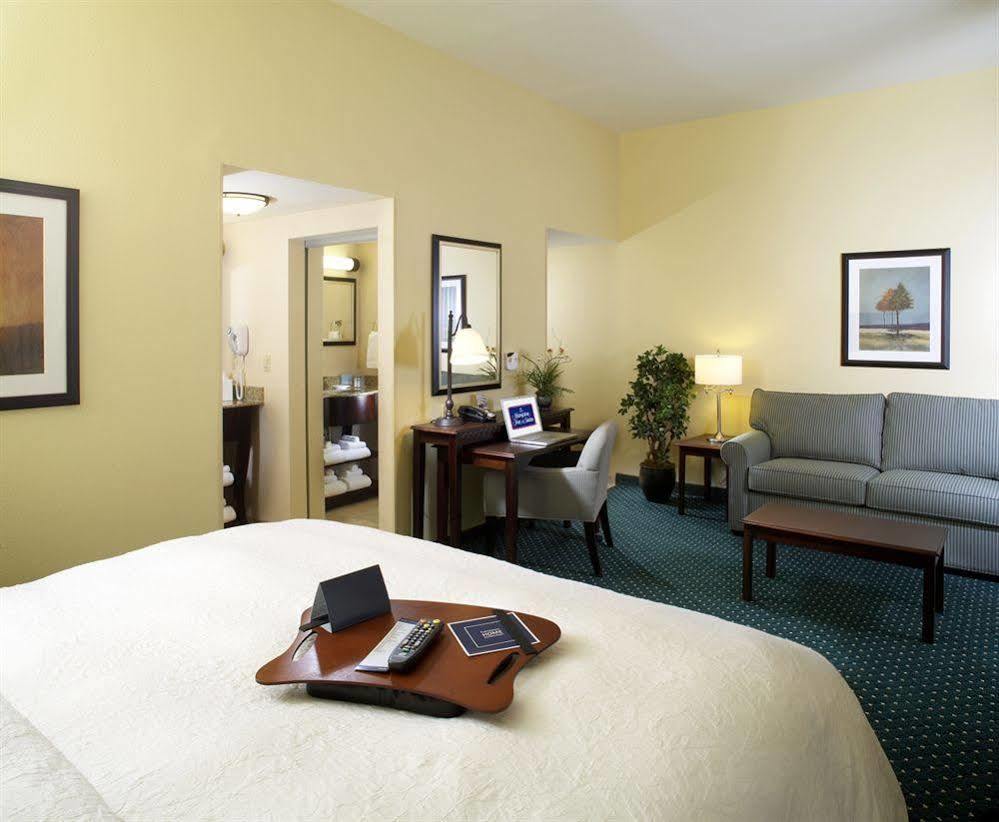 Hampton Inn & Suites Clearwater St Petersburg Ulmerton Road Fl Room photo